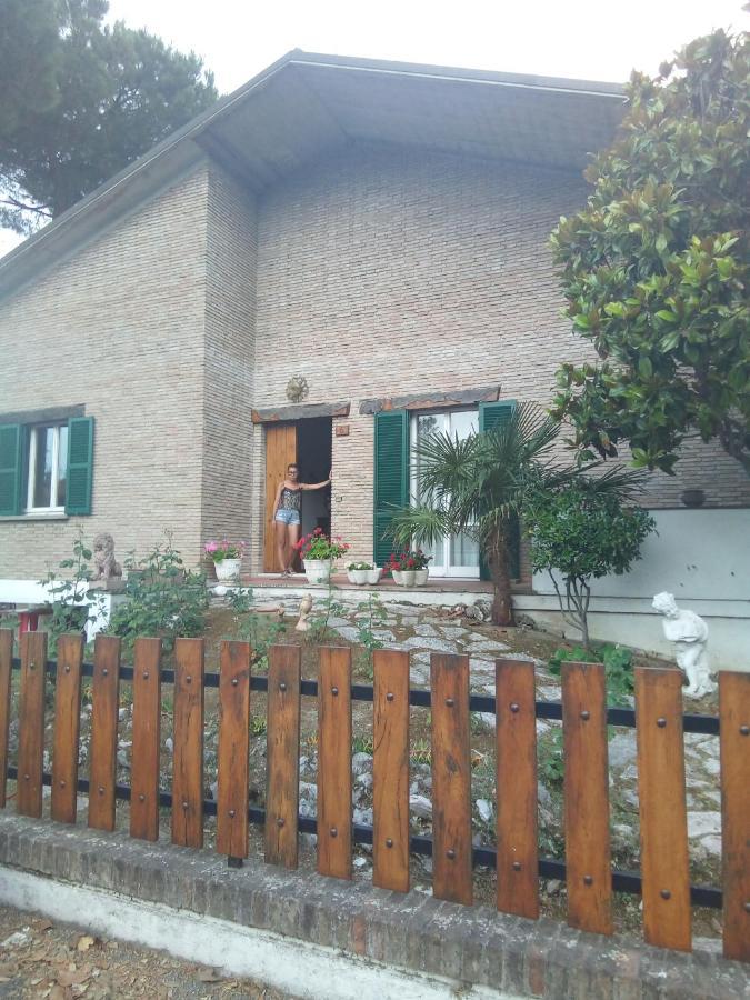 Affittacamere Villa Sofia Accanto Ospedale Con Ampio Giardino Fano Exterior foto